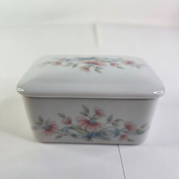 Princess House Exclusive Handcrafted Porcelain Vintage Trinket Box Japan Floral - Picture 1 of 12